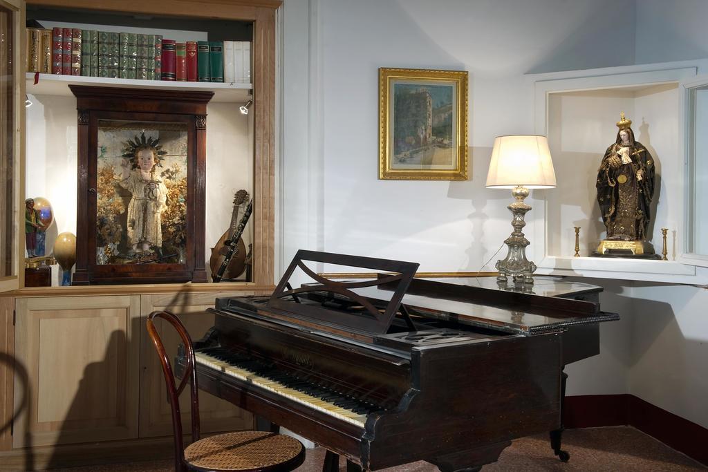 Domus Decumana a Palazzo Petrucci Apartment Napoli Cameră foto
